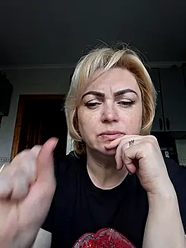 Chat XXX en directo de SylvieGold453