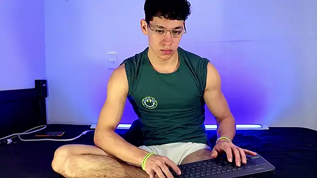 Онлайн чат XXX Luke_Muscle
