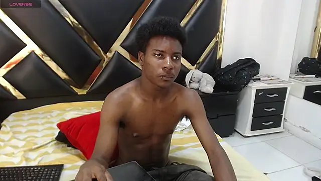 NoahJhonson69 webcam show