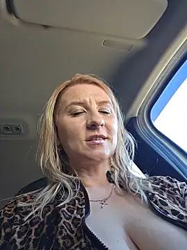 Chat +18 de KaylinJan ao vivo
