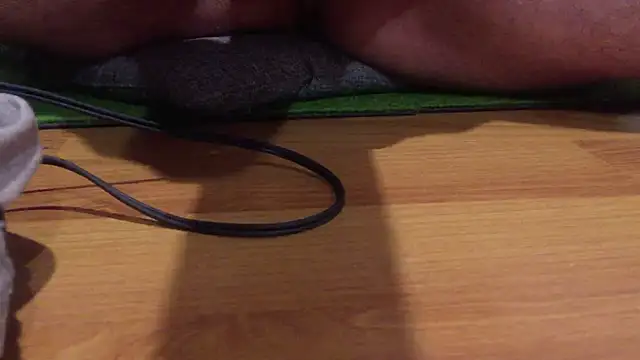 TweakyDude Show in webcam