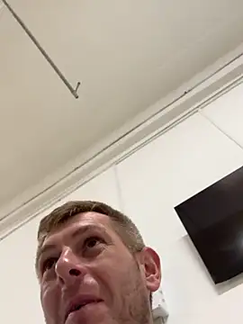 adrian90bi11's Live XXX Chat