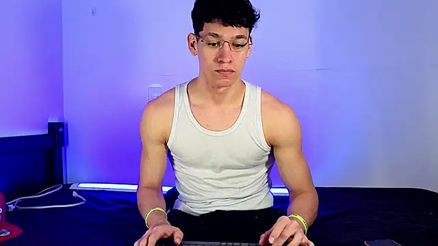 Онлайн чат XXX Luke_Muscle