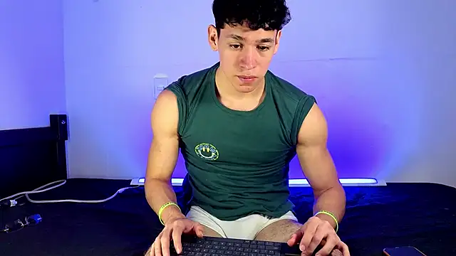 Онлайн чат XXX Luke_Muscle