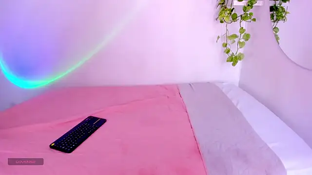 צ'אט XXX בשידור חי של Catbaby888_