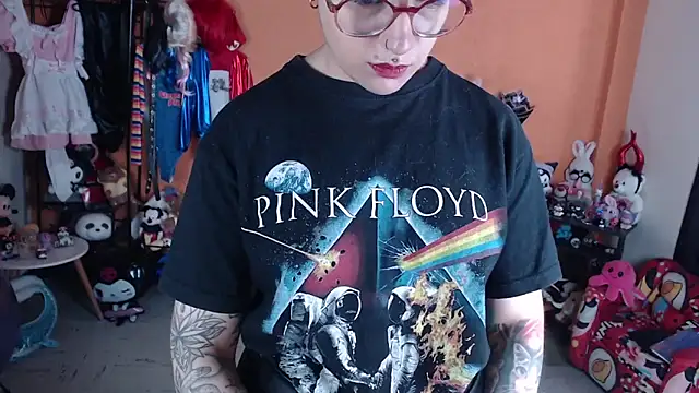 Chat +18 de MissMiia2 ao vivo