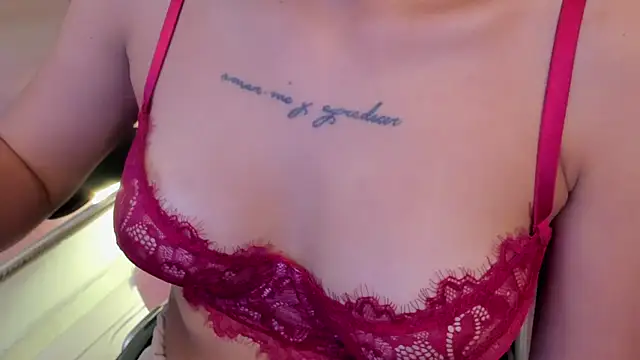 CarolineFyreのライブXXXチャット