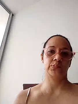 nicolle_milf1978: онлайн-секс-чат