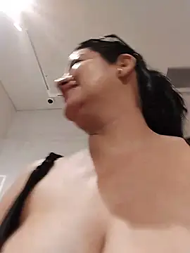 XXX chat uživo modela keilymadam