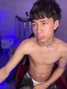Show modela kaelwolf_tay na web-kameri