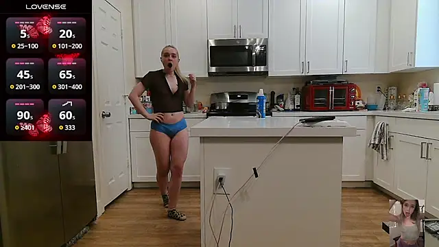 Blondiewithanass' Live XXX Chat
