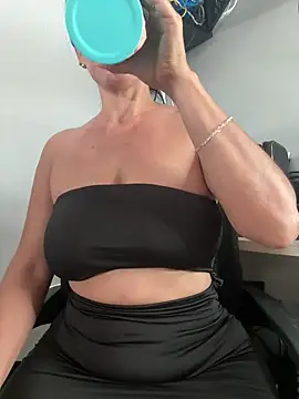 Angel_Perv লাইভ XXX চ্যাট