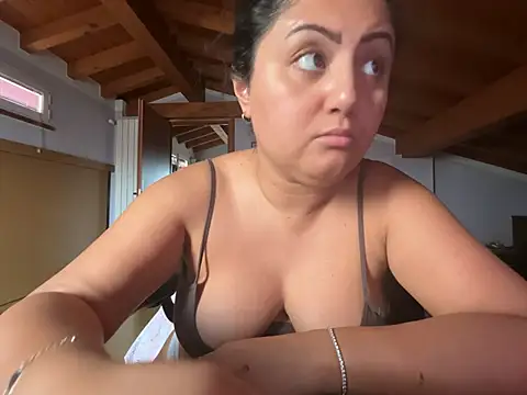 gatitalocahot Chat XXX in diretta