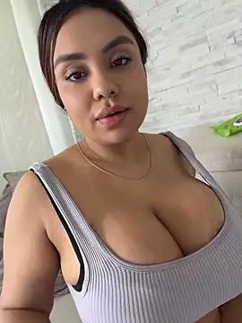 Chat +18 de valeria2019hot ao vivo