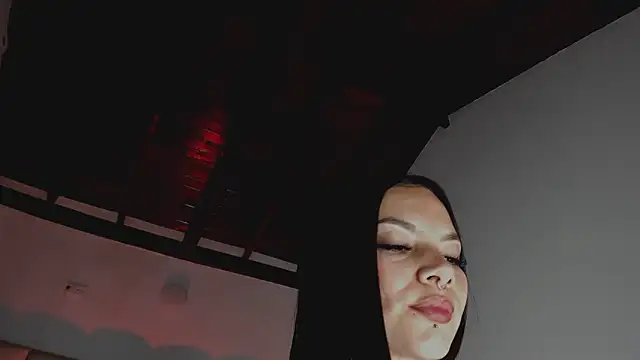 HollyGrey_ élő XXX-chatje