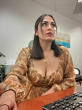 Chat XXX en directo de YourQueen18