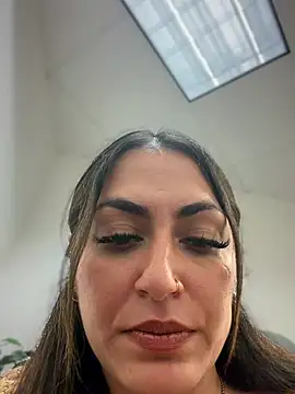 צ'אט XXX בשידור חי של YourQueen18