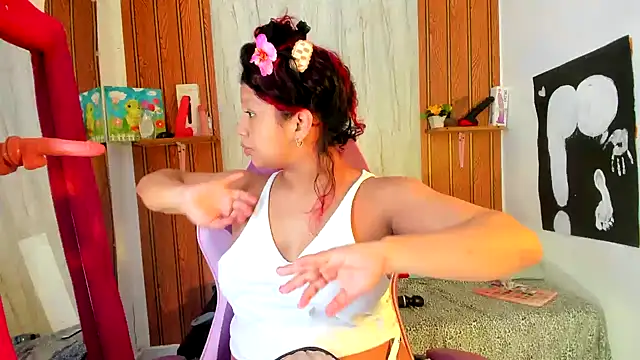 Emily_Coper18 Adlı Modelin Canlı XXX Sohbeti