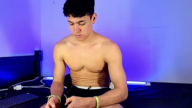 צ'אט XXX בשיד ור חי של Luke_Muscle