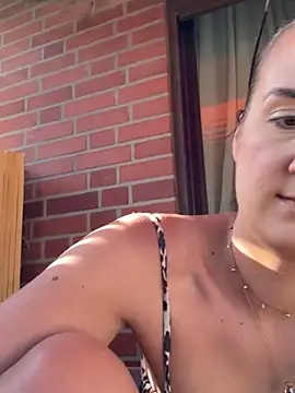 EllaMae Adlı Modelin Canlı XXX Sohbeti