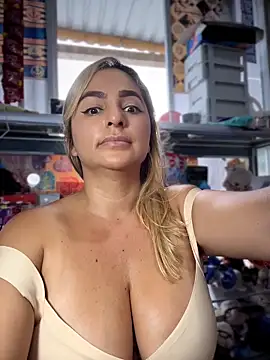 sammyqueenx21 Adlı Modelin Canlı XXX Sohbeti