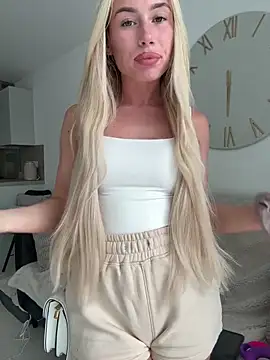 SexySaraxxoo webcam show