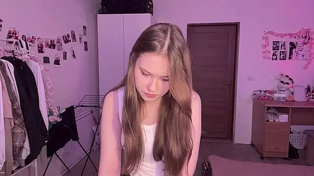 Chat +18 de NyelleSpir ao vivo