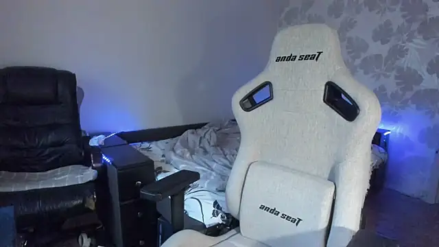 XXX chat uživo modela Knuckles17