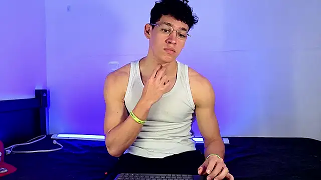 Luke_Muscle Show Webcam