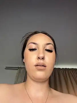 XXX chat uživo modela Lucy_doll22