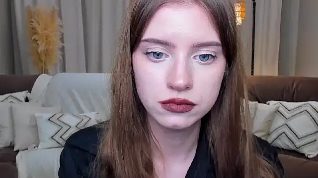 Erica_Kiss Adlı Modelin Canlı XXX Sohbeti