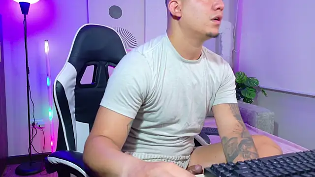 Chat +18 de _robertobaggioo ao vivo