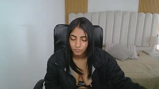 shaneelle Adlı Modelin Canlı XXX Sohbeti