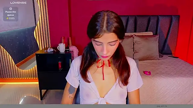 Charlott__18 Adlı Modelin Canlı XXX Sohbeti