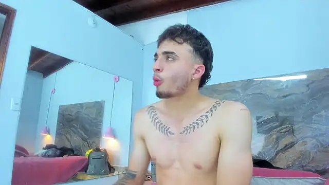 Show modela James-06 na web-kameri