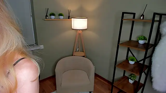XXX chat uživo modela PlushyMood