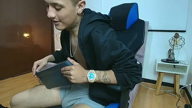 Skinny_Zeth_ Adlı Modelin Canlı XXX Sohbeti