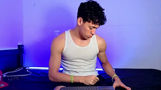Luke_Muscle élő XXX-chatje