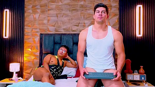FelipeAndMarcello3 Adlı Modelin Canlı XXX Sohbeti
