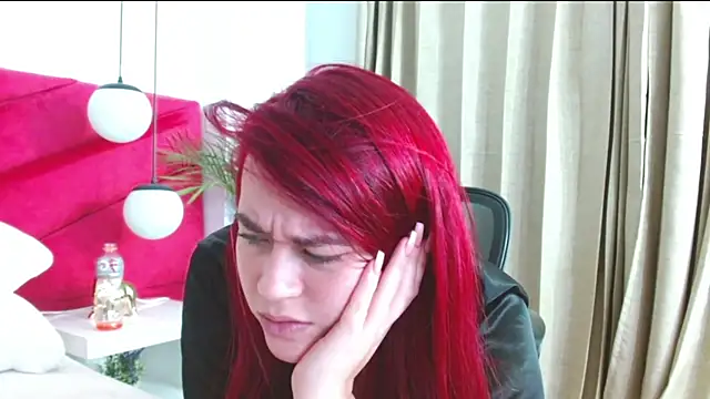 Sophie_ponce – Naživo chatovacia miestnosť