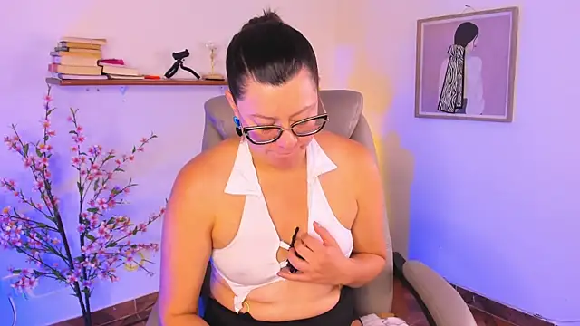 Chanelll_Taylorr_ – Naživo chatovacia miestnosť