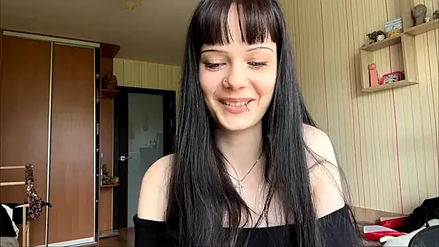 CharmaineElles – Naživo chatovacia miestnosť