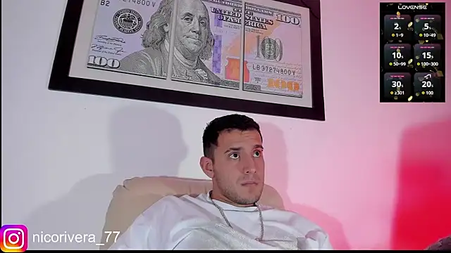 הופעת וובקאם של nico_rivera