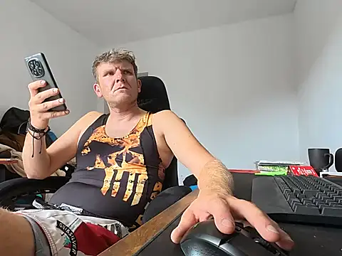 Show modela OneShortOneTall na web-kameri
