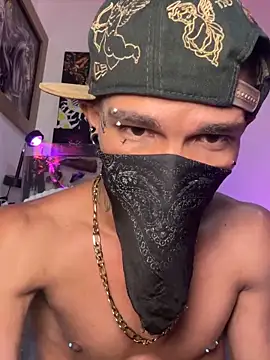 CRAZY-BOY99 Live XXX Chat
