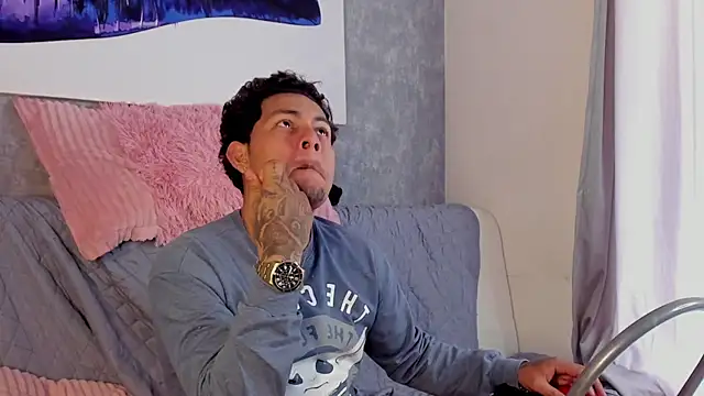 Damon_10 Show in webcam