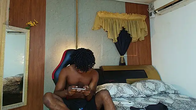 Pokazy przed kamerką – negga_cum
