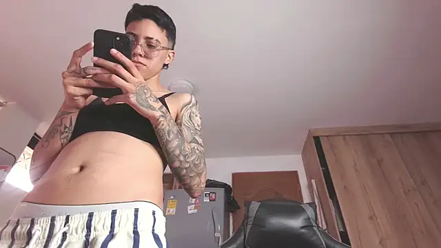 Cutie_Shy_ Chat XXX in diretta