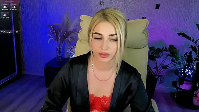 NikkiiStill's Live XXX Chat