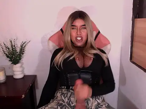 Zandralopez's Live XXX Chat